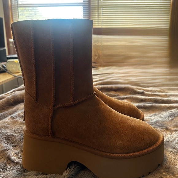 UGG Classic Twin Seam Platform Boot - Picture 13 of 14